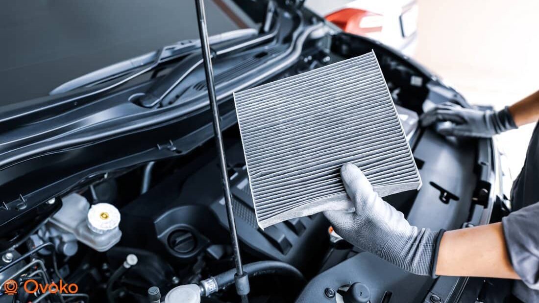 La climatisation de la voiture souffle de l'air chaud