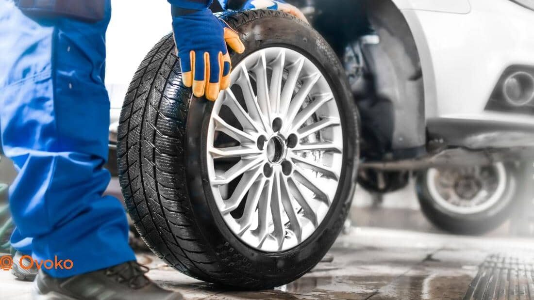 changer une roue de voiture