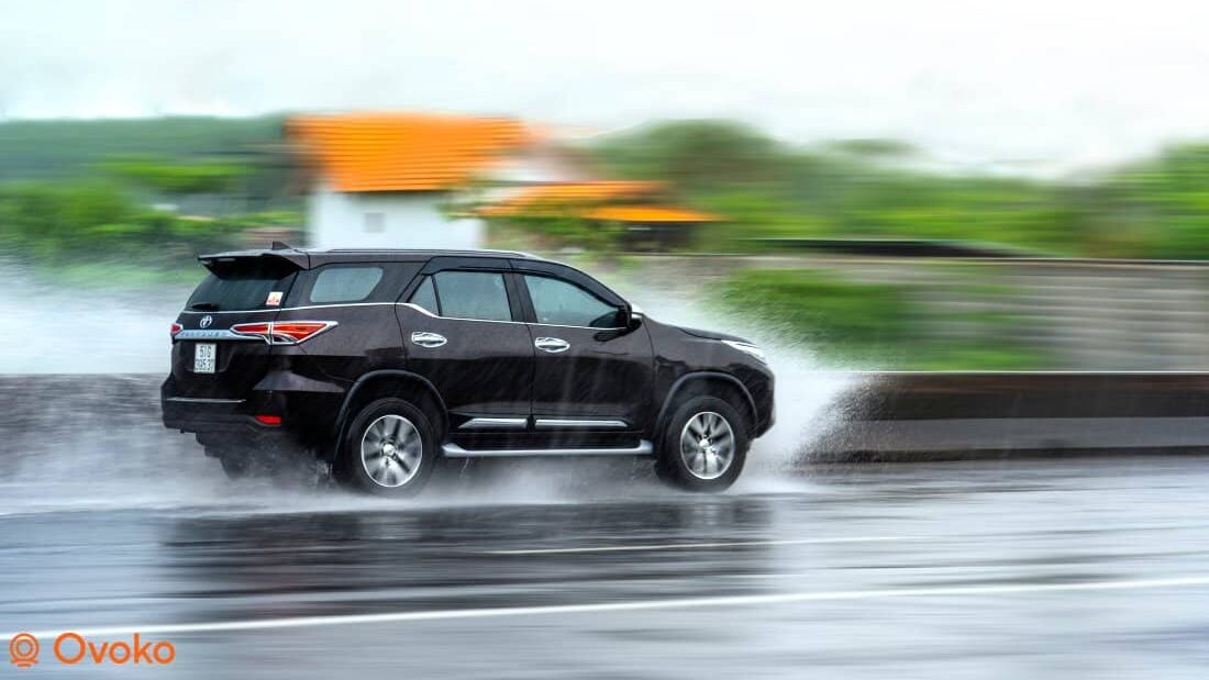 Comment conduire en toute sécurité sous la pluie