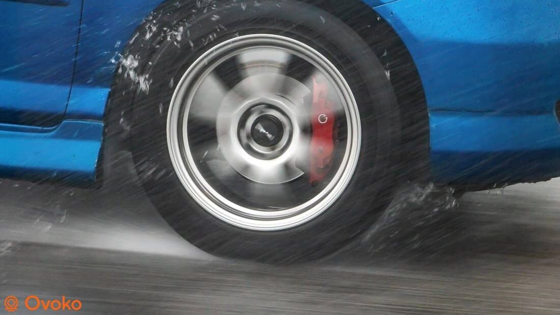 Comment conduire en toute sécurité sous la pluie